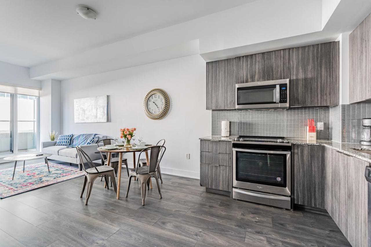 Condo In Parklawn & Lake Shore With Free Parking Close To Airport Toronto Exterior foto