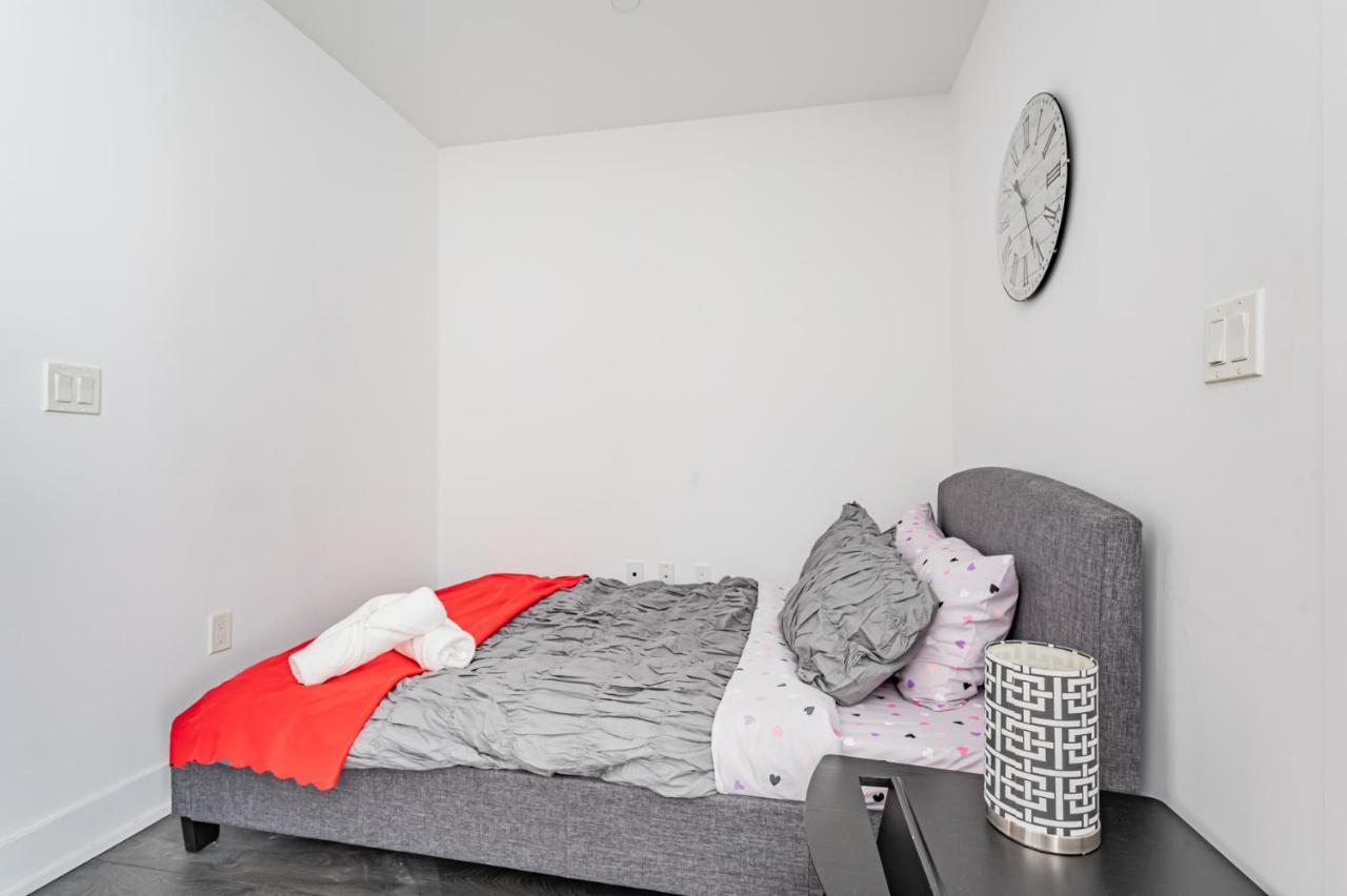Condo In Parklawn & Lake Shore With Free Parking Close To Airport Toronto Exterior foto
