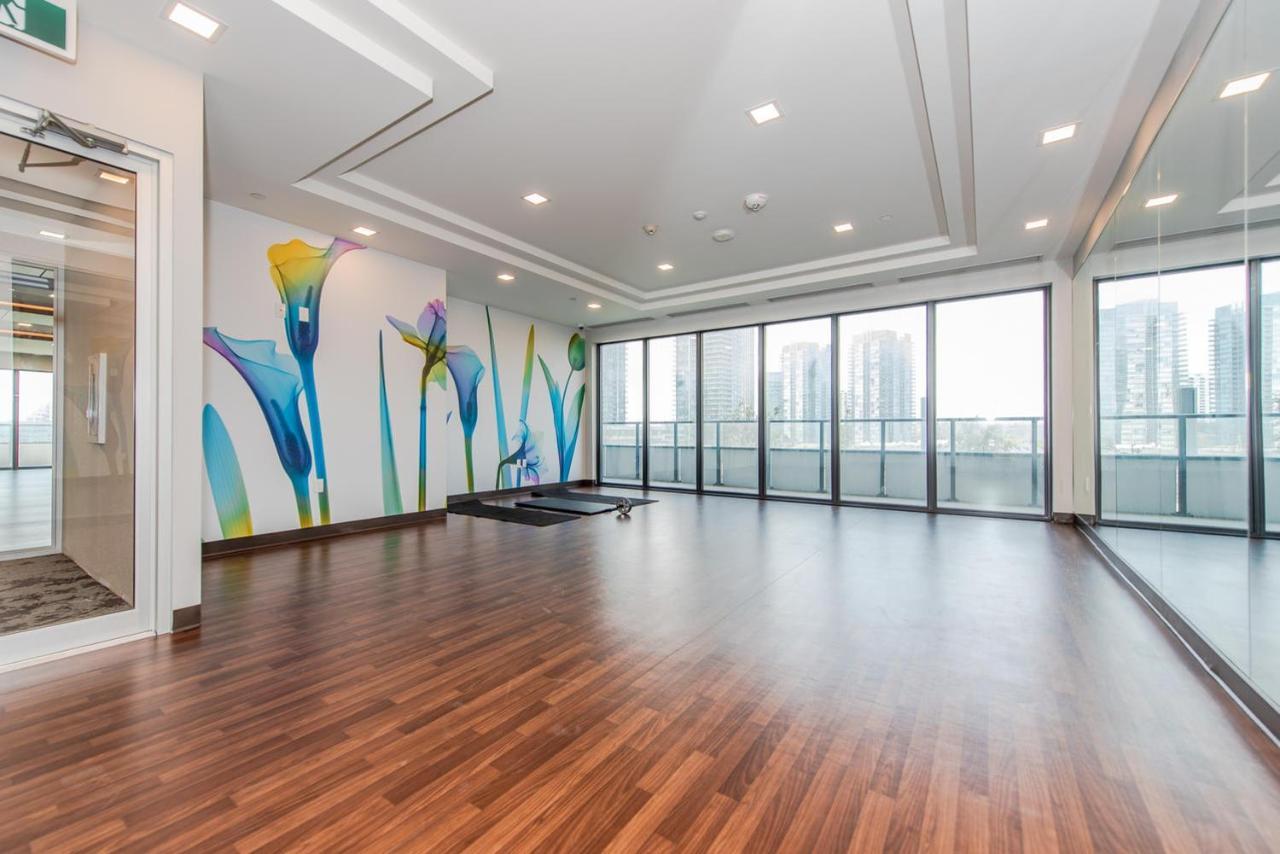 Condo In Parklawn & Lake Shore With Free Parking Close To Airport Toronto Exterior foto
