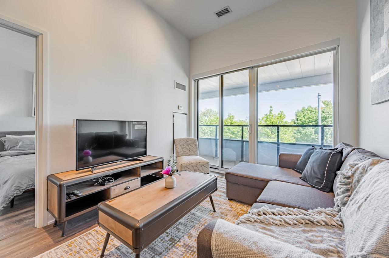 Condo In Parklawn & Lake Shore With Free Parking Close To Airport Toronto Exterior foto
