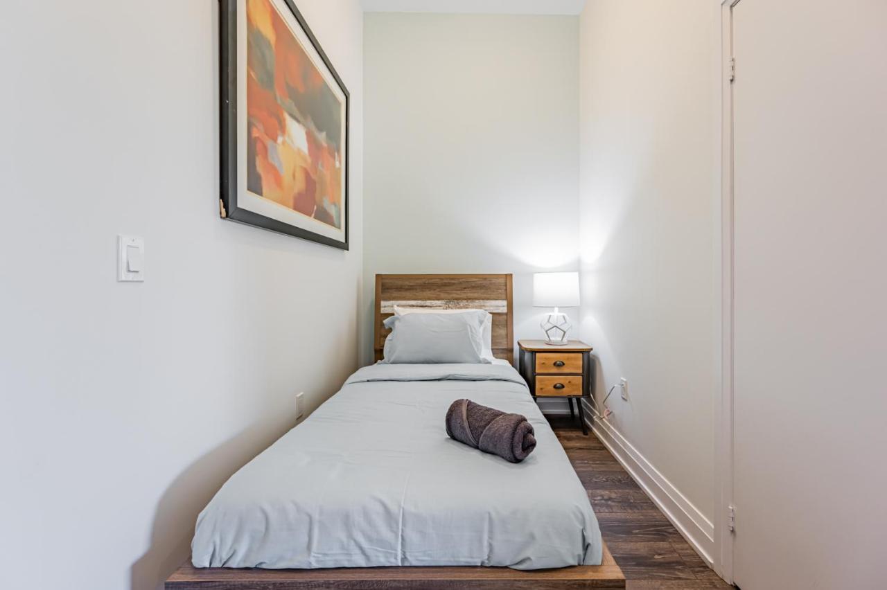 Condo In Parklawn & Lake Shore With Free Parking Close To Airport Toronto Exterior foto