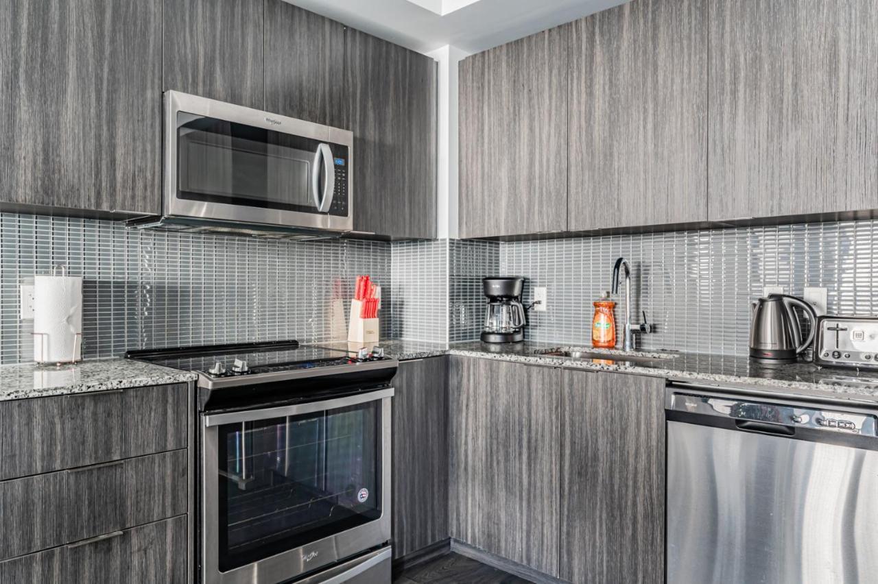 Condo In Parklawn & Lake Shore With Free Parking Close To Airport Toronto Exterior foto