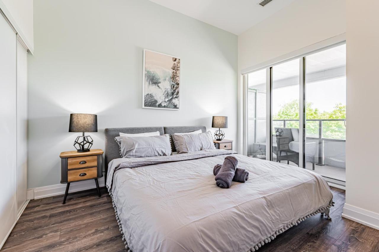 Condo In Parklawn & Lake Shore With Free Parking Close To Airport Toronto Exterior foto