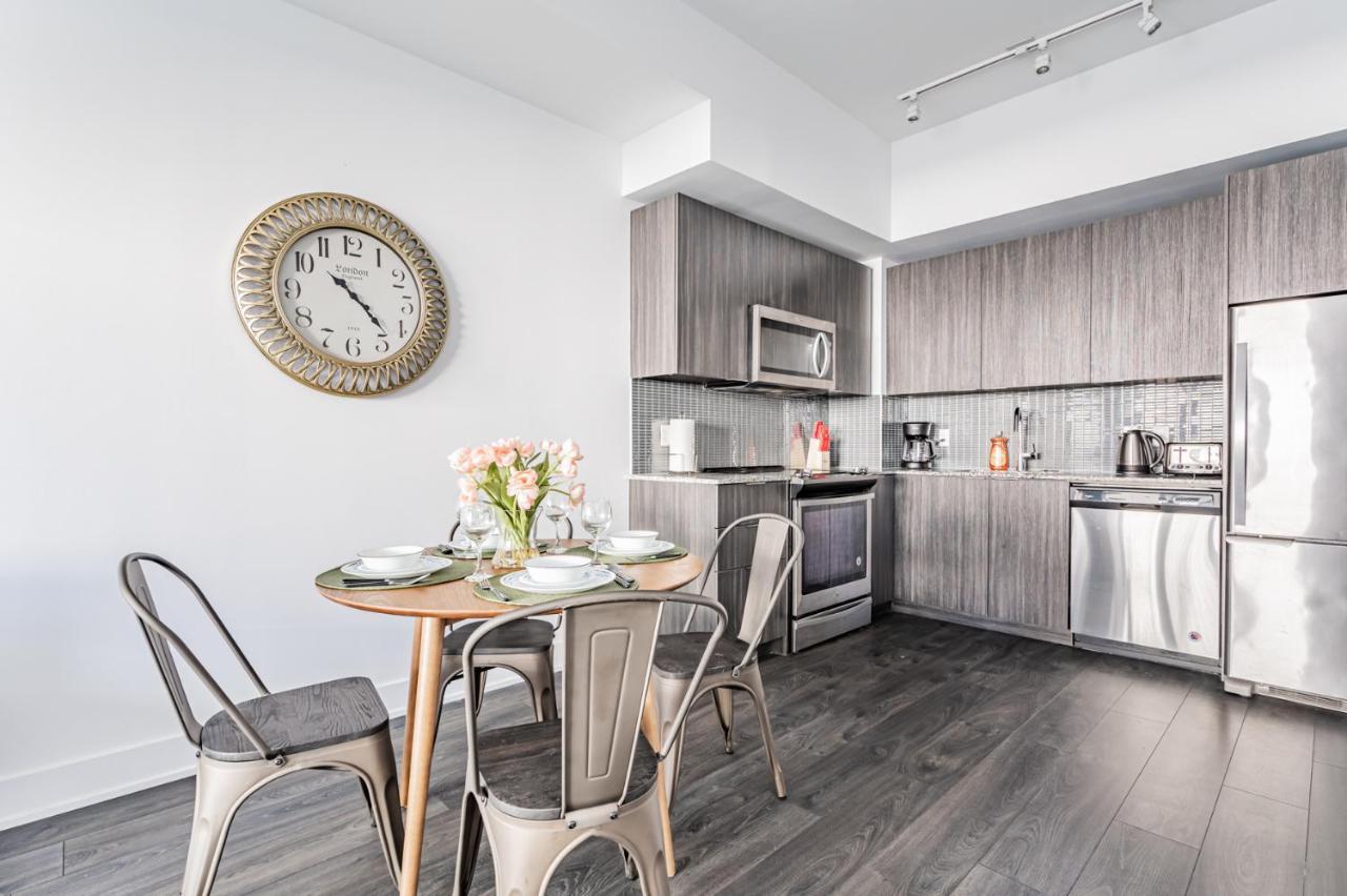 Condo In Parklawn & Lake Shore With Free Parking Close To Airport Toronto Exterior foto