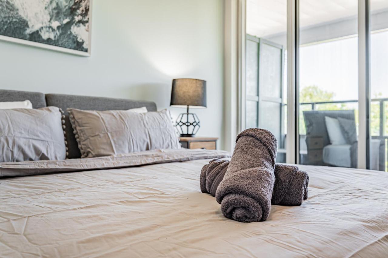 Condo In Parklawn & Lake Shore With Free Parking Close To Airport Toronto Exterior foto