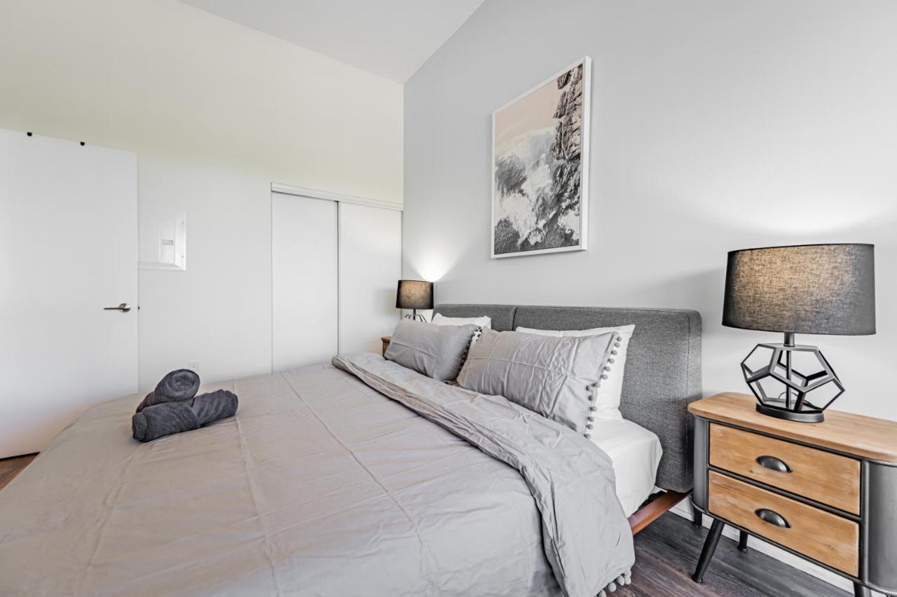 Condo In Parklawn & Lake Shore With Free Parking Close To Airport Toronto Exterior foto
