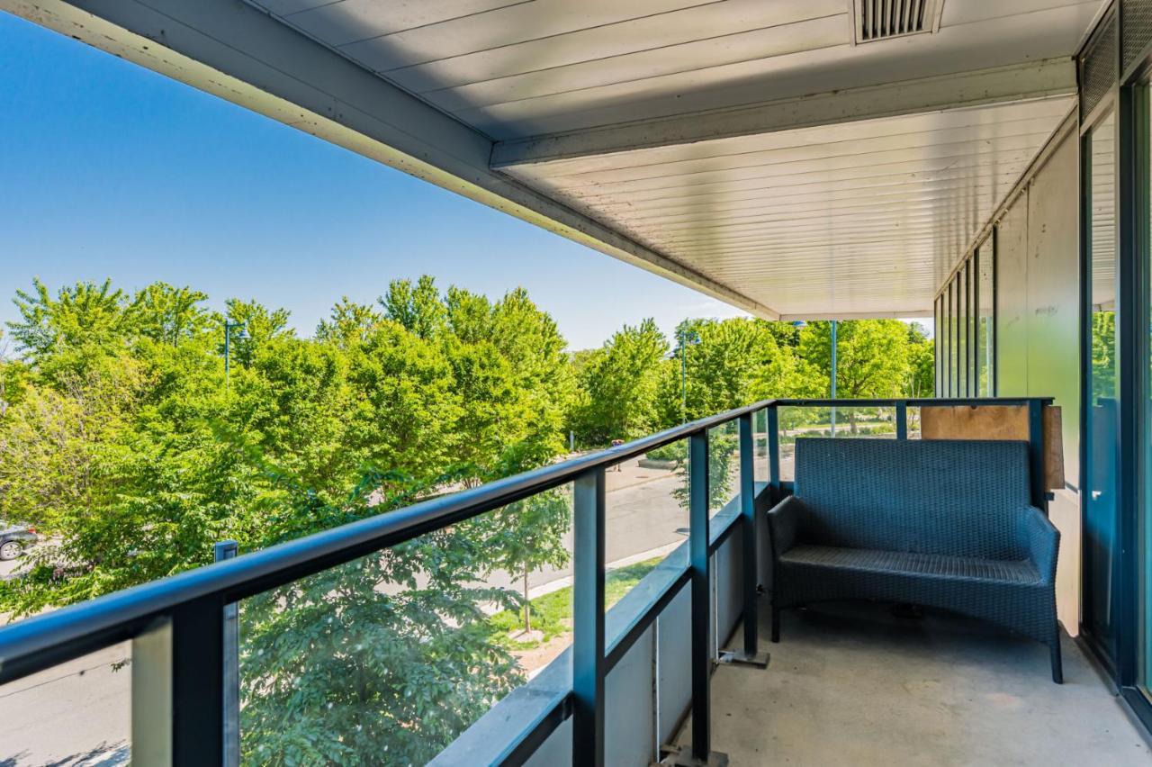 Condo In Parklawn & Lake Shore With Free Parking Close To Airport Toronto Exterior foto